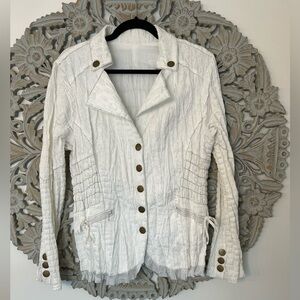 Boho Chic White Pleated Light Jacket - Medium, Flared Sleeves